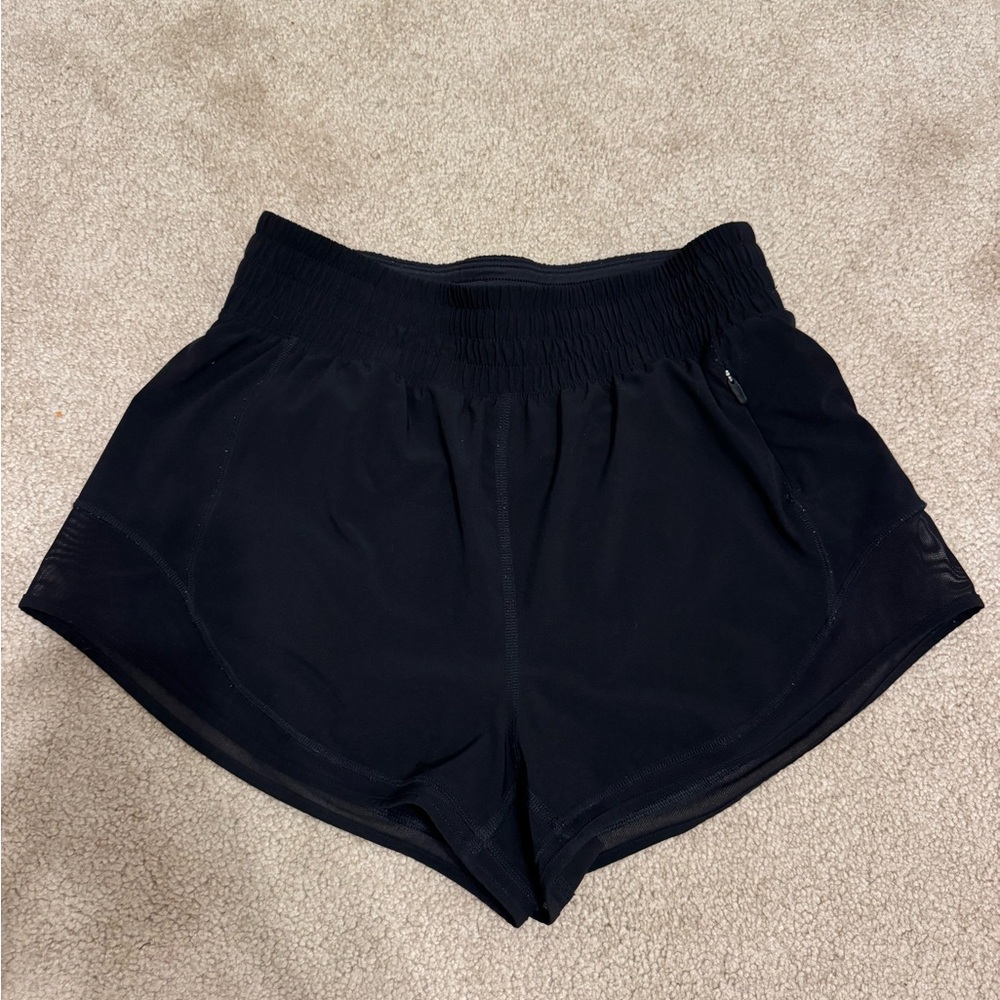 Aritzia Golden Movetech Legacy Hi-Rise 2.5” Shorts in black, size 2